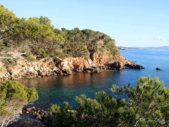 Arrivée à la plage des Engraviers