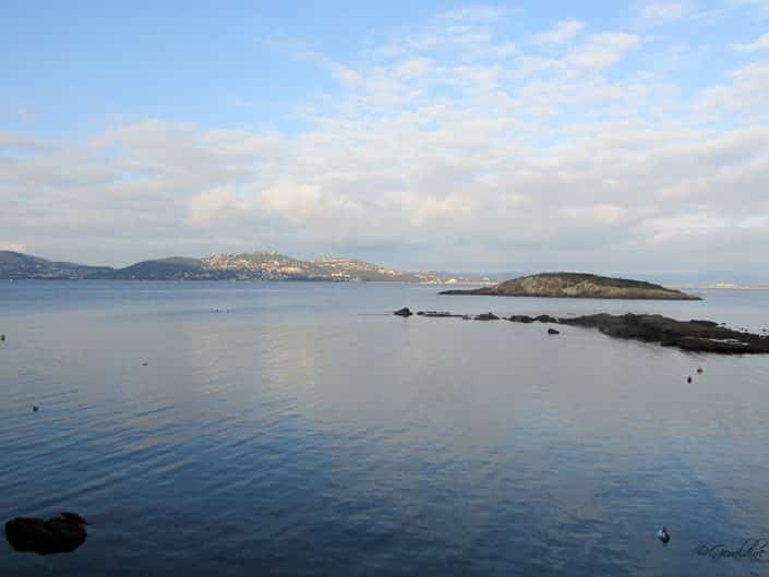 Vue éloignée de la presqu'île de Giens