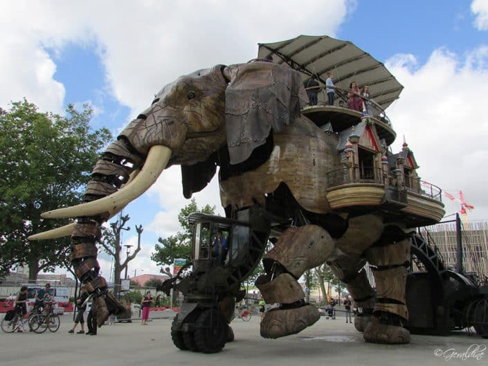 Le grand éléphant des machines de l'île