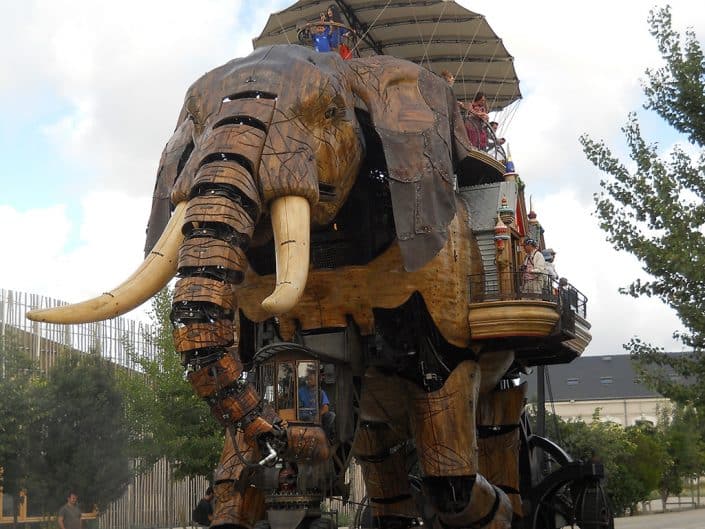 Le grand éléphant des machines de l'île